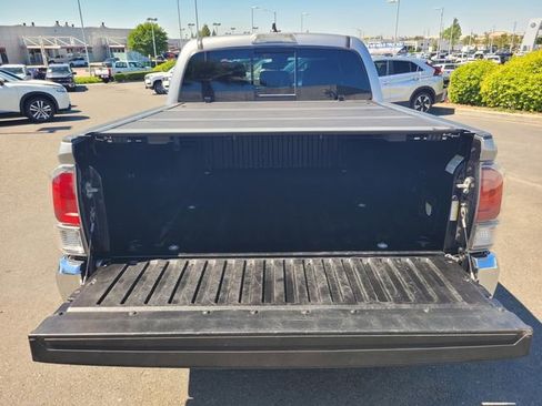 Used 2021 Toyota Tacoma TRD Off-Road AWD/4WD image 11