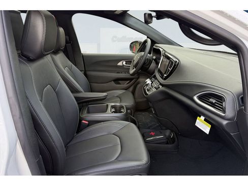 New 2026 Chrysler Pacifica Select image 23