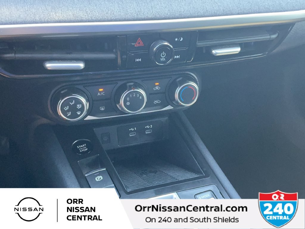 Used 2025 Nissan Kicks SV FWD image 22