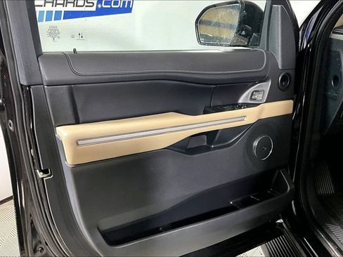 Used 2024 Ford Expedition Limited AWD/4WD image 18