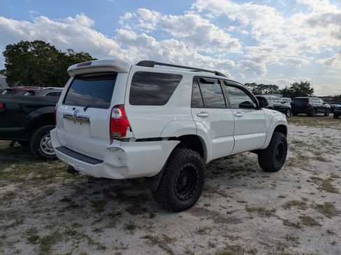 Used 2006 Toyota 4Runner SR5 AWD/4WD image 4