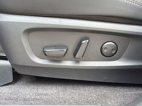 New 2026 Nissan Pathfinder SL w/ SL Premium Package (P04) FWD image 15