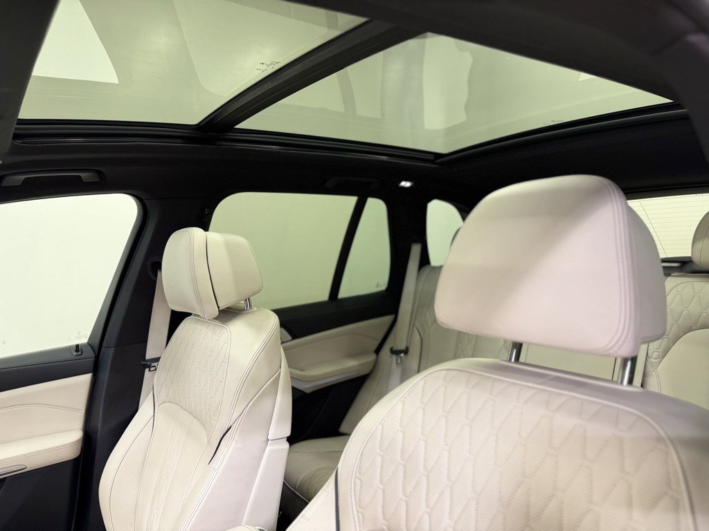 Used 2024 BMW X5 xDrive40i w/ M Sport Package AWD/4WD image 19
