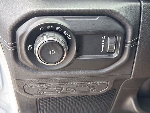 Used 2025 Jeep Wrangler Unlimited Sahara AWD/4WD image 15