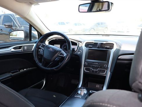 Used 2020 Ford Fusion SE FWD image 21