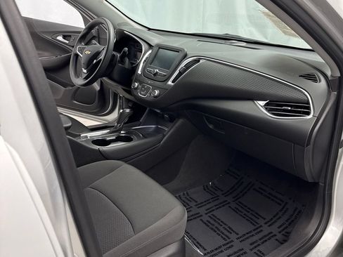 Used 2018 Chevrolet Malibu LT FWD image 24