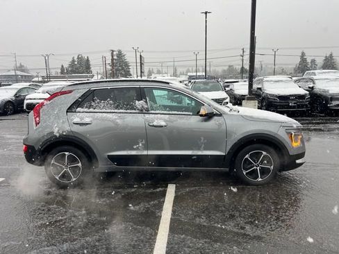 Certified 2025 Kia Niro EX image 6