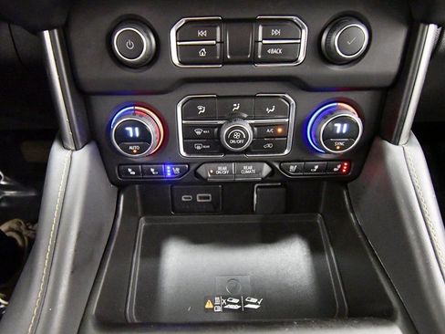 Used 2023 Chevrolet Suburban Premier image 26