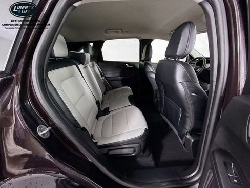 Used 2023 Ford Escape SE image 27