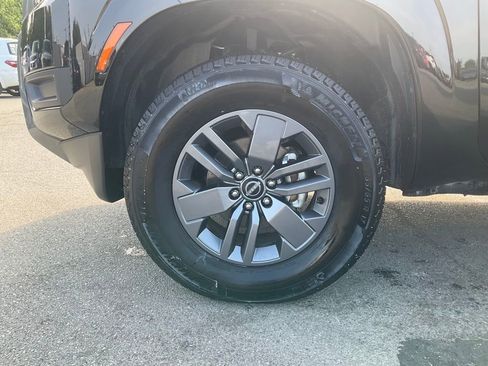 Used 2025 Nissan Frontier SV image 9