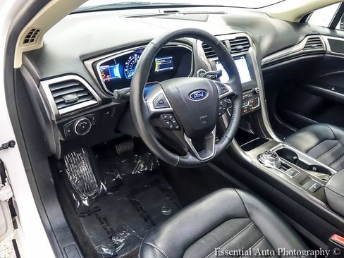 Used 2017 Ford Fusion SE w/ Equipment Group 201A FWD image 11