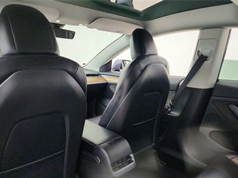 Used 2023 Tesla Model 3 Standard Range image 29
