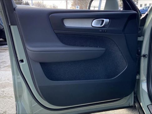 Used 2025 Volvo XC40 B5 Core w/ Protection Package Premier image 22