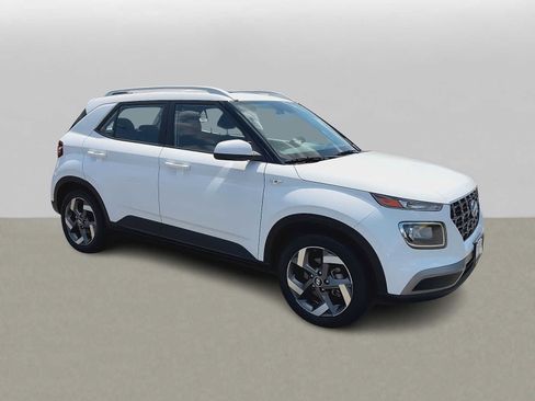 Used 2023 Hyundai Venue SEL w/ Cargo Package FWD image 2