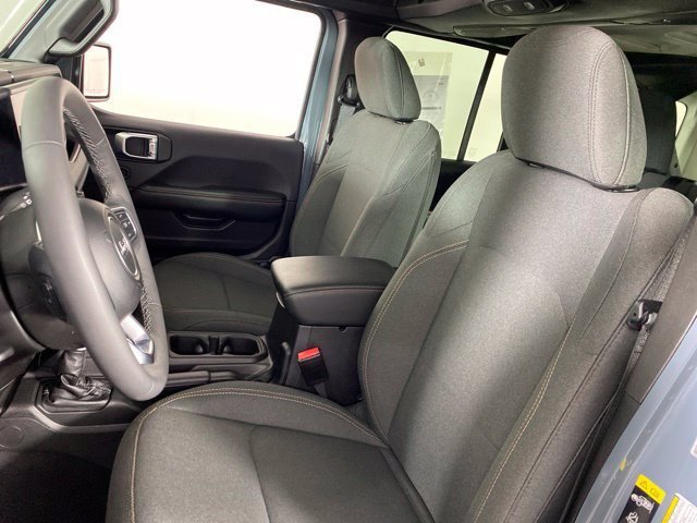 Used 2026 Jeep Wrangler Unlimited Sahara AWD/4WD image 18