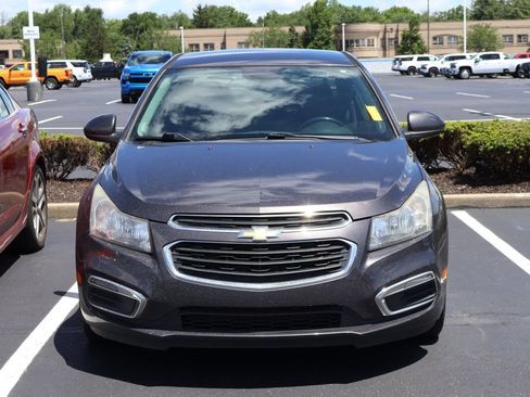 Used 2015 Chevrolet Cruze LT FWD image 2