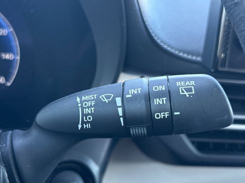 Used 2025 Toyota Sienna Limited image 38