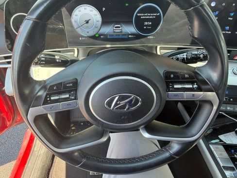 Used 2023 Hyundai Elantra Limited w/ Preferred Accessory Package FWD image 10