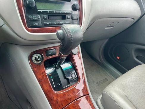 Used 2006 Toyota Highlander Limited w/ Leather Trim Pkg AWD/4WD image 19