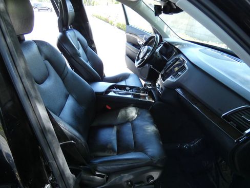 Used 2018 Volvo XC90 T6 Momentum w/ Convenience Package image 26