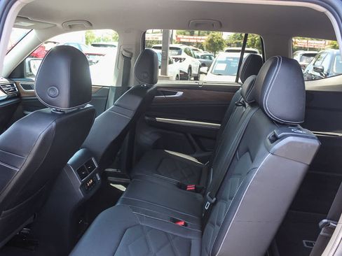 Used 2024 Volkswagen Atlas SE FWD image 23
