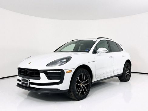 Certified 2025 Porsche Macan image 1