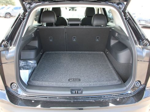 New 2026 Volkswagen Tiguan SE FWD image 29