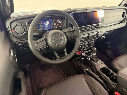 Used 2026 Jeep Wrangler Unlimited Rubicon AWD/4WD image 21