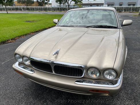 Used 2000 Jaguar XJ8 image 16