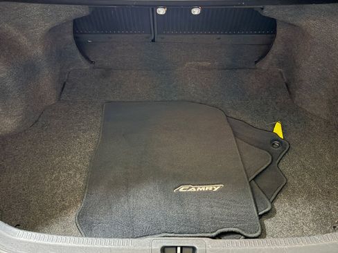 Used 2015 Toyota Camry SE w/ Moonroof Package image 37