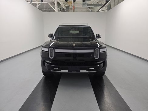 Used 2024 Rivian R1S Adventure image 7