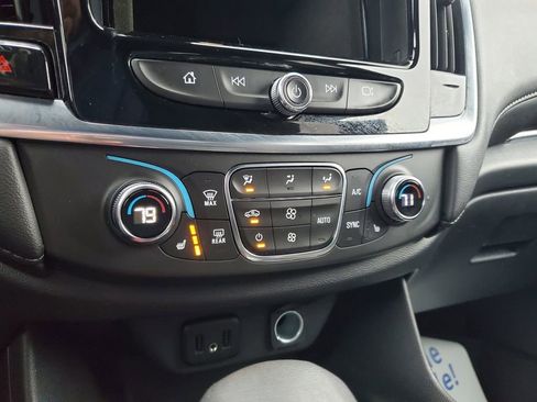 Used 2022 Chevrolet Traverse LT w/ LPO, Floor Liner Package image 23