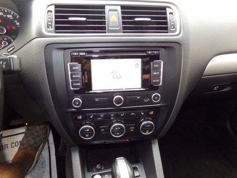 Used 2013 Volkswagen Jetta GLI Autobahn FWD image 57