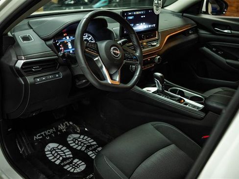 Used 2023 Nissan Altima 2.5 SV w/ SV Premium Package image 8