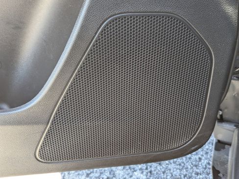 Used 2021 Jeep Cherokee Latitude Plus image 19