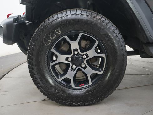 Used 2019 Jeep Wrangler Unlimited Rubicon w/ Dual Top Group AWD/4WD image 25