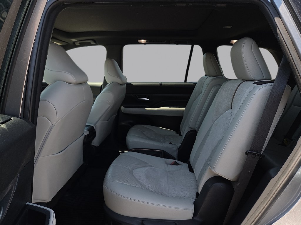 Used 2025 Toyota Grand Highlander AWD Hybrid image 11