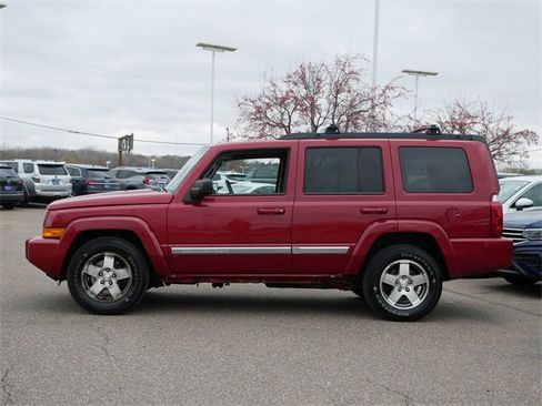 Used 2010 Jeep Commander Sport image 4