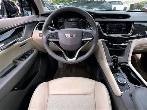 Used 2020 Cadillac XT6 Premium Luxury FWD image 7