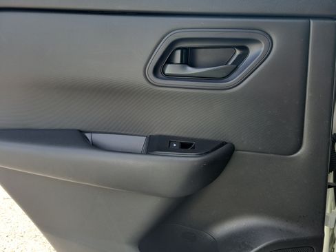Used 2024 Nissan Rogue S FWD image 15