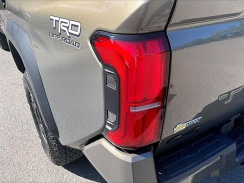 Used 2024 Toyota Tacoma TRD Off-Road AWD/4WD image 32