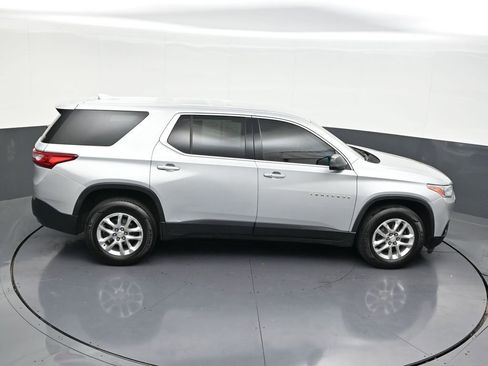 Used 2021 Chevrolet Traverse LS image 21