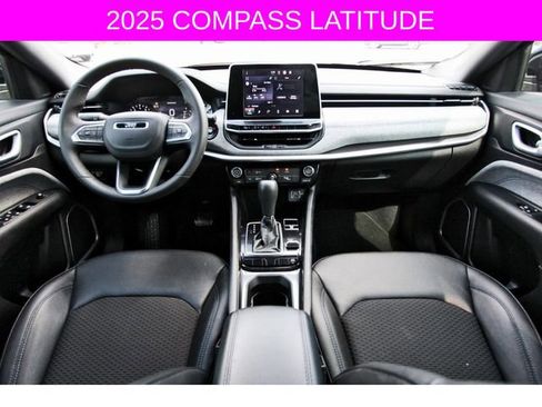 Used 2025 Jeep Compass Latitude image 10