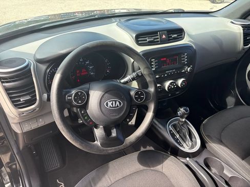 Used 2015 Kia Soul + FWD image 12