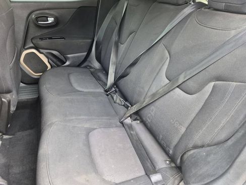 Used 2017 Jeep Renegade Latitude FWD image 23