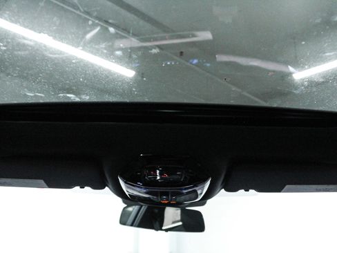 New 2026 BMW i5 eDrive40 w/ Convenience Package image 12