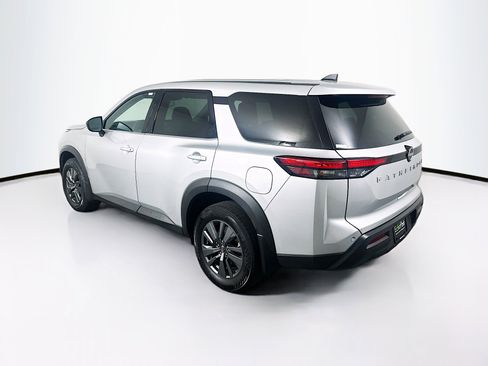 Used 2024 Nissan Pathfinder S image 5