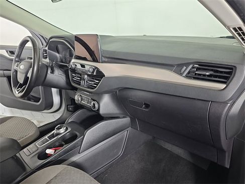 Certified 2022 Ford Escape SE w/ SE Sport Appearance Package image 19