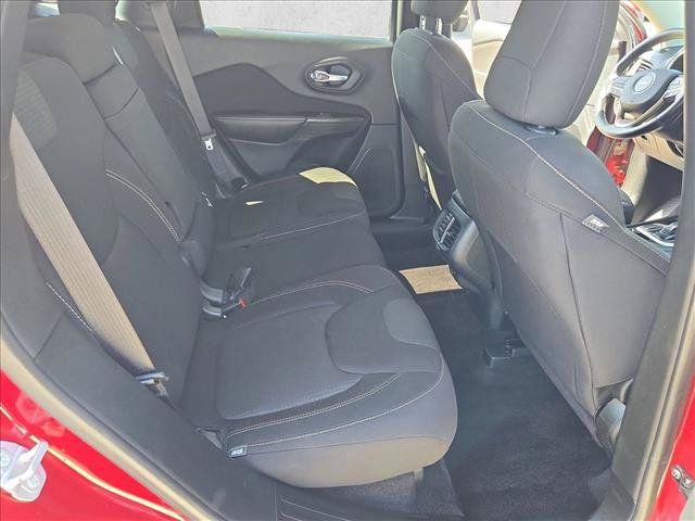 Used 2016 Jeep Cherokee Latitude w/ Comfort & Sound Group FWD image 20