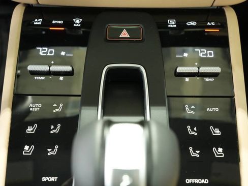 New 2026 Porsche Macan image 21